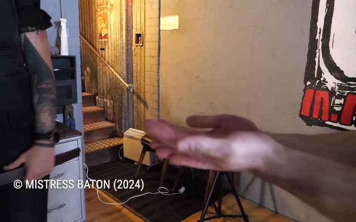 MistressBaton: Mb mrm esclavo mano deawsing HD.mp4