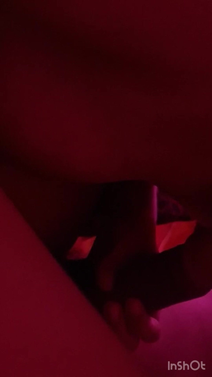 Jointqueen: Aku nyepong kontolnya sambil dia jilat jari kaki seksiku