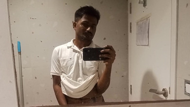 KUMBHA MANOJ KUMAR: Bintang lucah Vip pada pam tangan sendiri