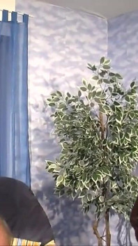 Un uomo maturo sposato scopa una milf con piercing alla figa