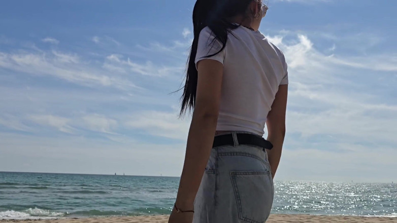Labestiaylabella: Stiefzus heeft seks op het strand!
