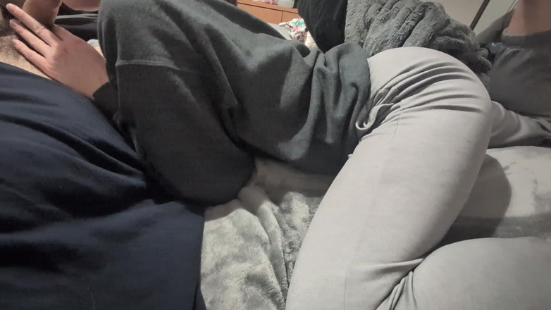 Mimiandevan: Giocando Con I Piedi Della Moglie Durante Il Pompino POV