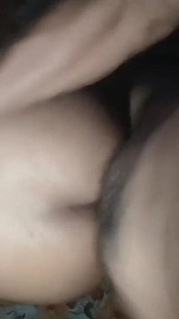 Pareja india se pone cachonda viendo porno juntos y tiene sexo duro