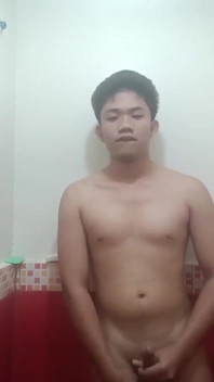 Heiße pinoy-twink-masturbation unter der dusche
