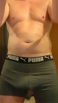Nevlastní otec připoutaný: nosí choker a vodítko