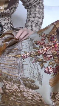 Sperma sulla mia sciarpa di seta, Lady Victoria Valente