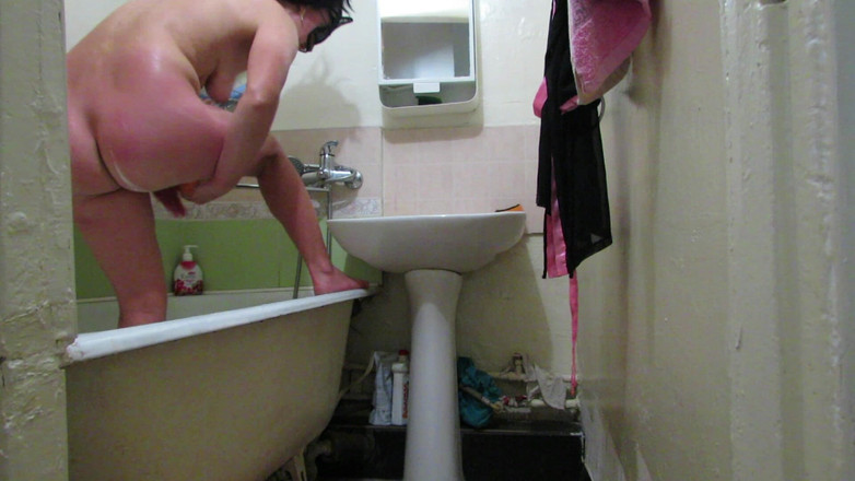 SexyAnka: बाथरूम में सुंदर महिला। रूसी में बातचीत के साथ