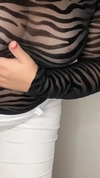 Ibu tiri yang menggoda dengan pantat besar