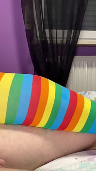 Vrouw in de sexy sokken en lekker aftrekken