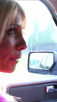 Blonde milf Misty met grote siliconen tieten geneukt door zwarte grote pik
