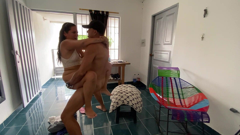 Kanu Eel: Der Vermieter kommt, um die Miete einzutreiben, und ich bezahle...