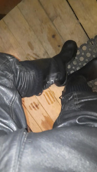 Rubberboots and Leatherpants on Ice