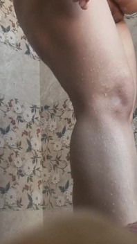 Saya pergi ke rumah makcik saya hari ini untuk mandi.