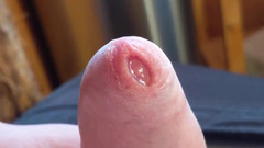 uncutcollegeguy: 极端特写镜头和温柔地玩弄小鸡巴导致紧包皮射出长达一周的精液