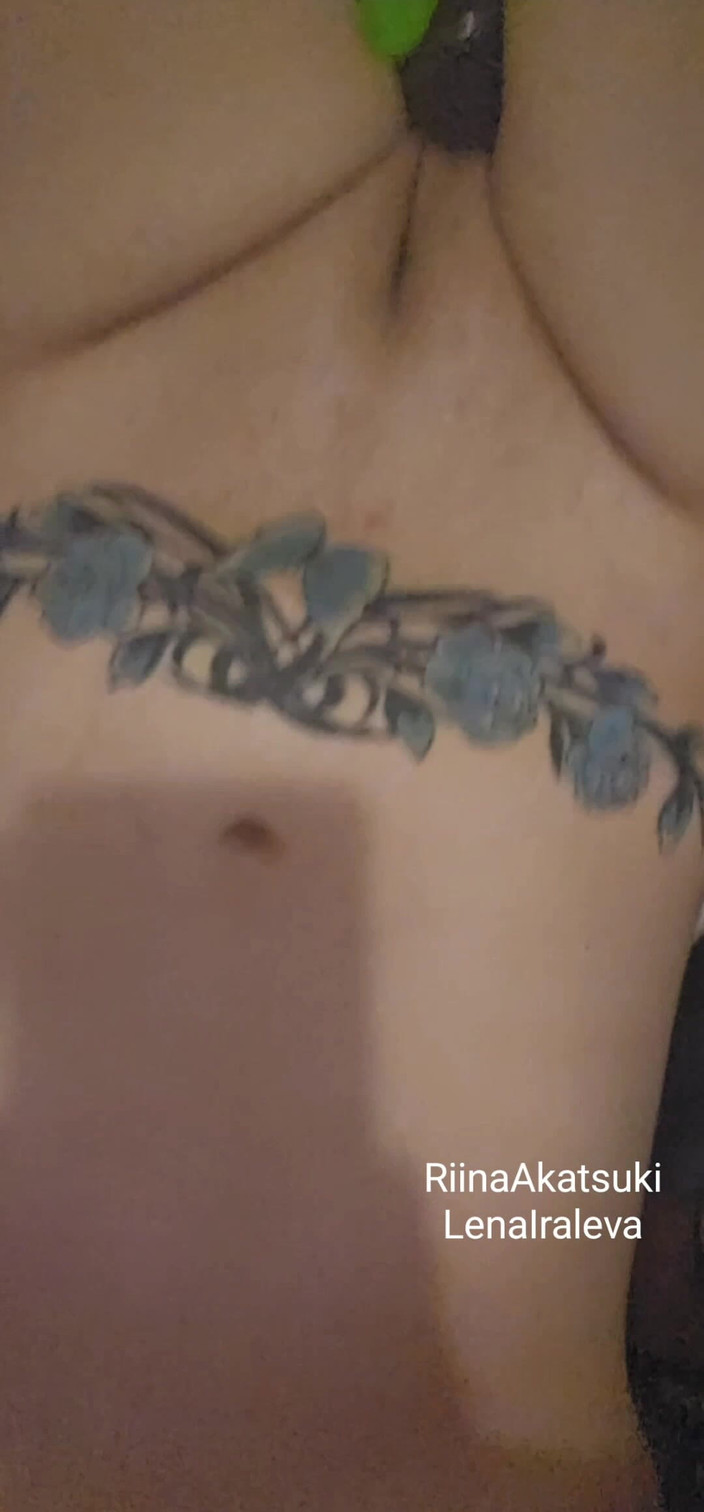 RiinaAkatsuki: Allena le mie gambe mentre esporre la mia figa