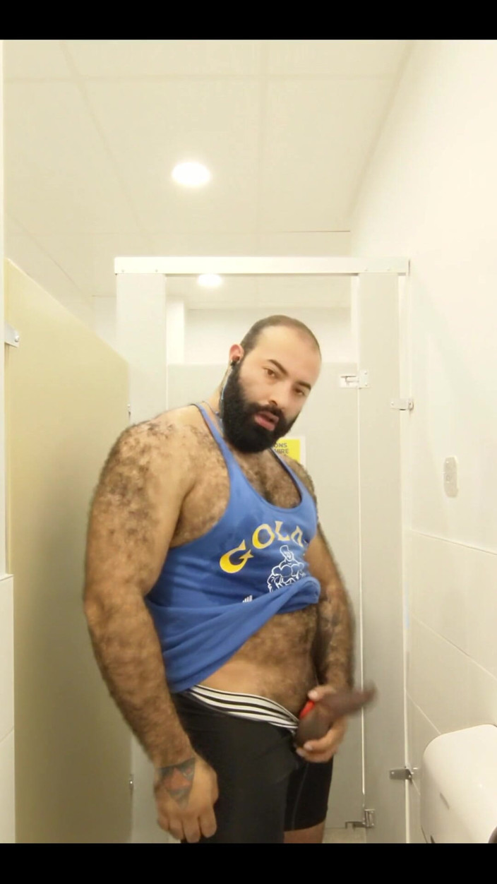 Lobo: Ein befriedigender wichs nach dem training. Ich beschloss, meine ladung...