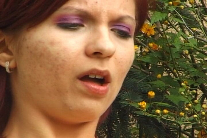 Porno kino: Gagică germană în ciorapi albi trebuie să se peste tot