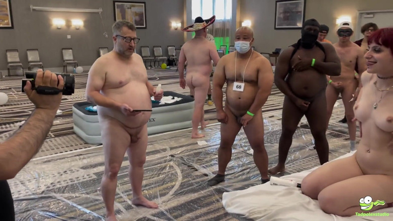 TadpolexStudio: 楽観的なローズの大乱交がハメ撮りを特典映像付きで収録