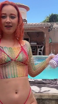 Развлекаюсь с Bubble Maker у соседнего бассейна