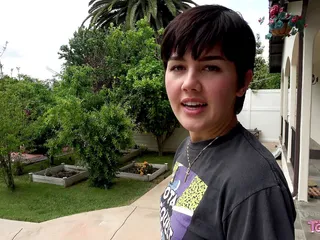 Daisy Taylor sucks a dick outdoors