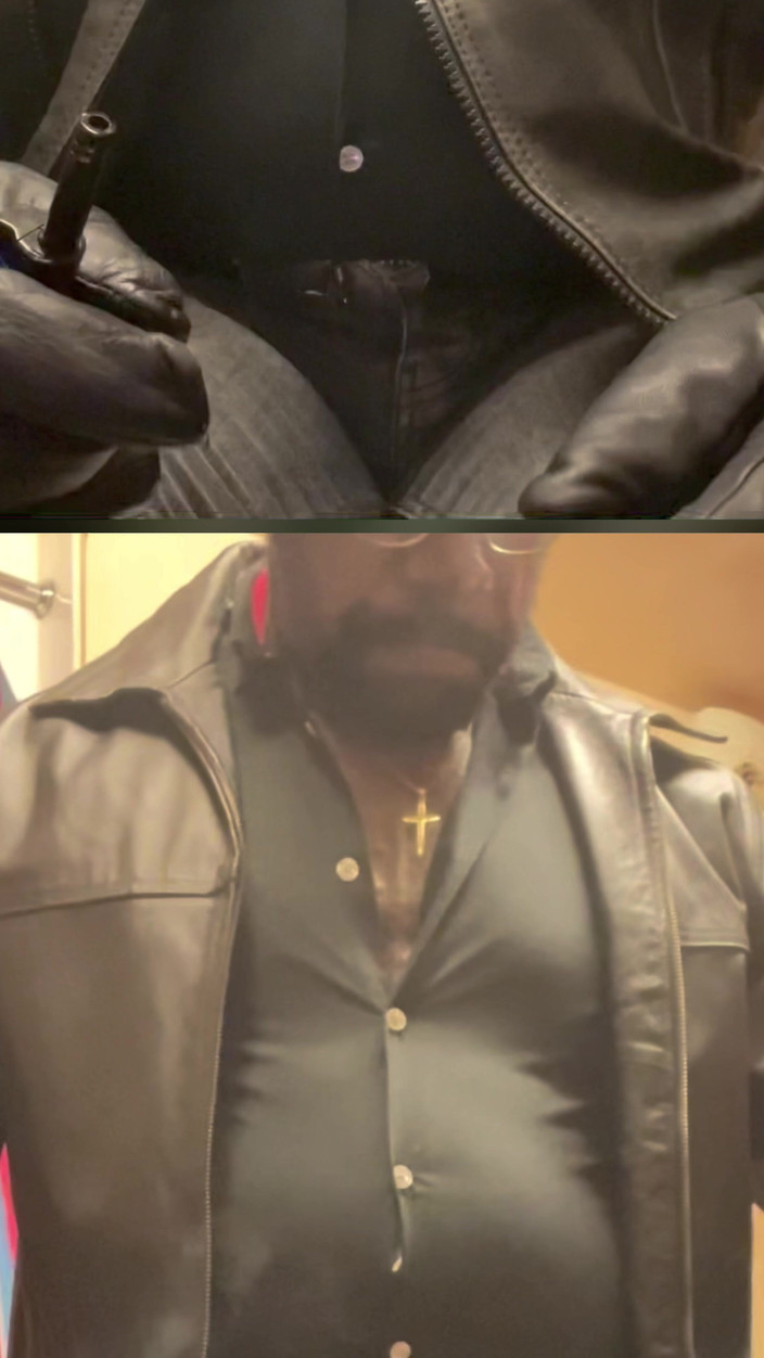 Black smoking muscle stepdad: skórzany tata palenia