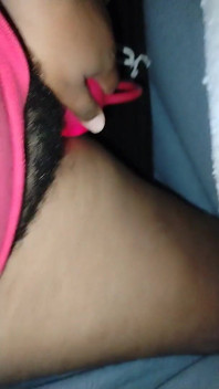 Aku muasin memekku pakai vibratorku sendirian
