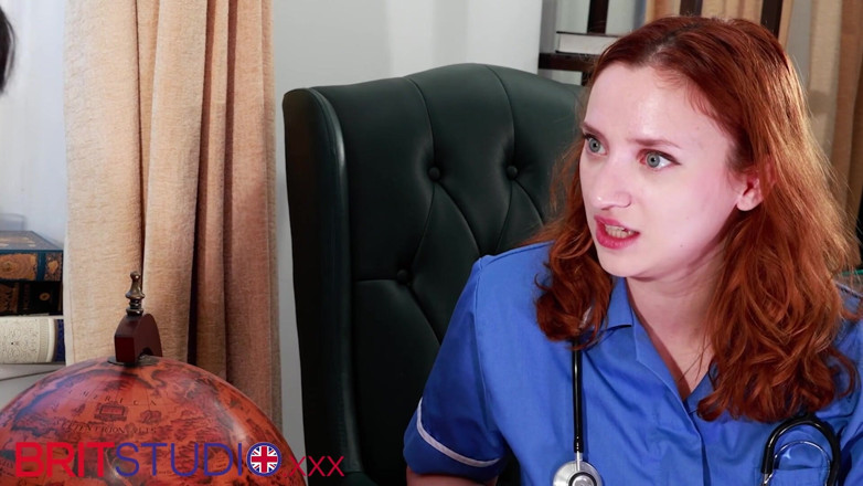 Brit Studio: พยาบาลผมน้ำตาลโดนพยาบาลผมแดงกำหมัดรูตูด