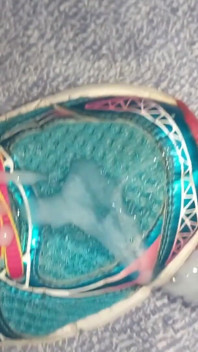 Cum en asics sneakes