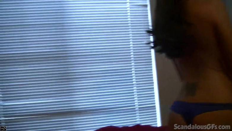 Scandalous GFs: Una tettona arrapata succhia il grosso cazzo del ragazzo