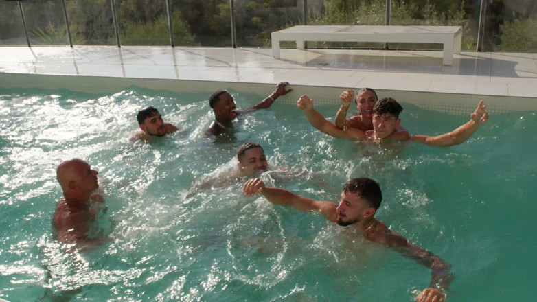 Valentino Roca TV: Martina Smeraldi &amp; Lily Philips Smashed in a Gangbang with Squirting...