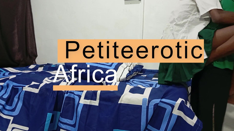 Petite Erotic Africa: Анальный трах пальцами и трах худенькой африканской тинки Lovet