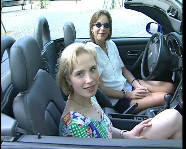 YOUR FIRST PORN: Zwei Geile Lesbische Muschis - Two Horny Lesbian Pussies