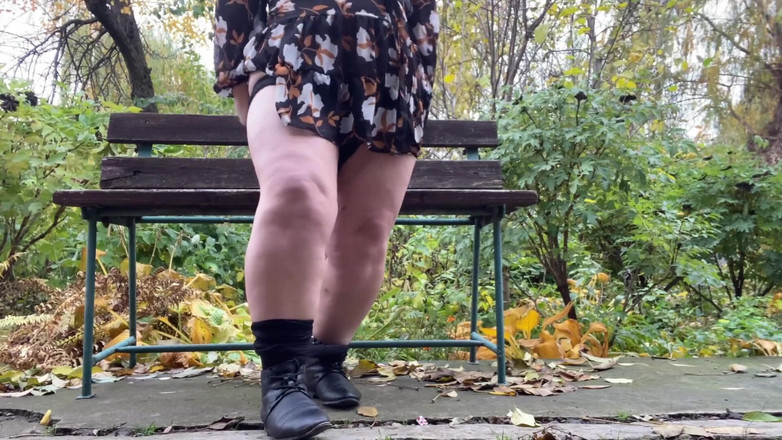 OurFetishLife: 成熟した継母が屋外で服を脱ぐ