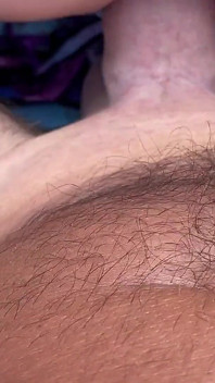 그는 나를 강으로 데려갔고, 배를 타고 나를 따먹고, 내 섹시한 얼굴에 흠집을 줬어!! 풀 씬