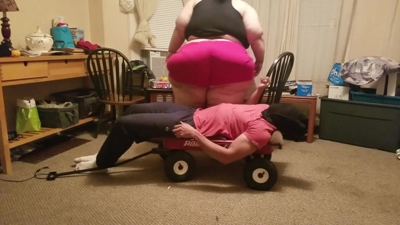 Full Weight Productions: Fun dans un wagon avec la reine Nora