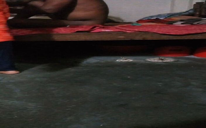 Playboy D: देसी पत्नी को उसके बड़े स्तन और तंग चूत चोदो