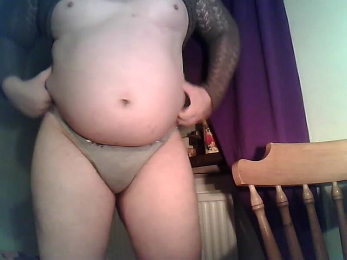 Sissy Jeanette: Пухлая сисси в стрингах