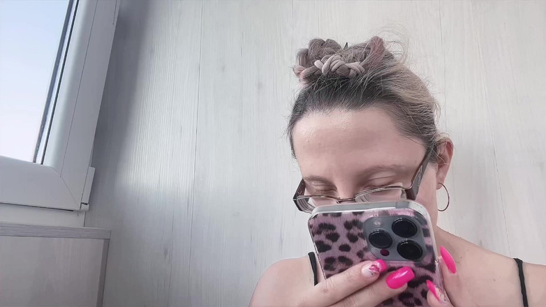 FinDom Goaldigger: 今晚你穿 - 因为娘娘腔不像男人一样撒尿