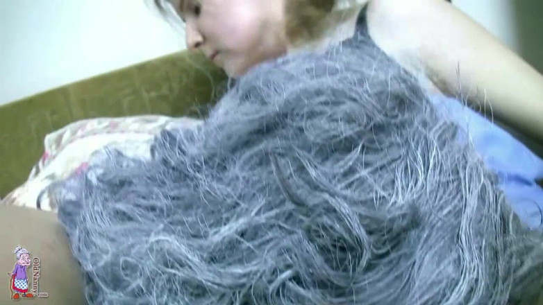 Aged Love: 老保姆 - 克拉拉玩她朋友的玩具