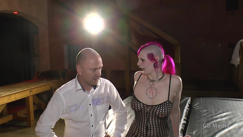 GangBang-Dream: หีโสโครก Laura โดนแตกในแก๊งค์แบงค์