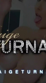 La bbw britannica paige turnah fa uno spettacolo con l'olio nudo