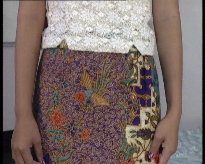 YOUR FIRST PORN: Zuerst mit karotte Dann Kannst Mich Ficken - 先用胡萝卜，然后你可以操我