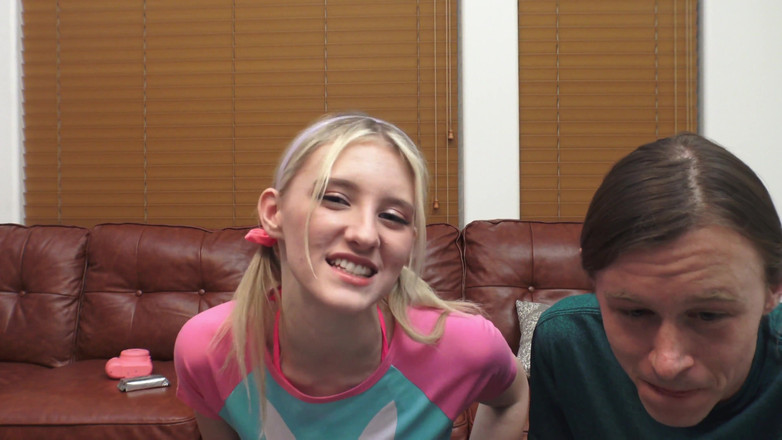 Conor Coxxx: Melodi izleriyle erkek-kız kamera gösterisi