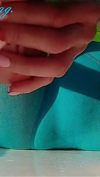 Massagem no pé, pés molhados, pés escorregadios, pés leves, belas unhas pedicure sexy Ginnagg