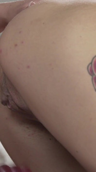 Two lez MILFs with big tits are pleasing each other's cunt