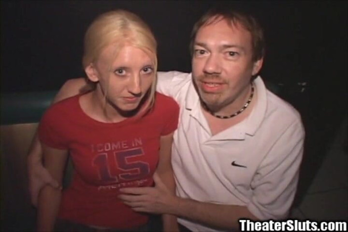 Theater Sluts: Magra minny ingoia tette piccole cagna bionda cazzo nero gangbang...