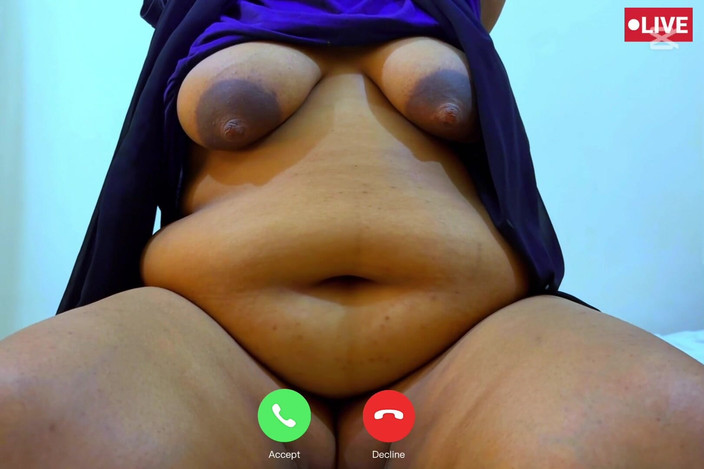 Aria Mia: Můžete mi volat a udělat více nadržená videohovorem? Jsem muslimská...