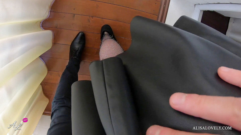 Alisa Lovely: Cewek seksi dengan stoking seksi nyepong kontol dan ngentot sama...