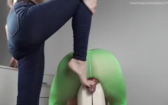 Cock crush play