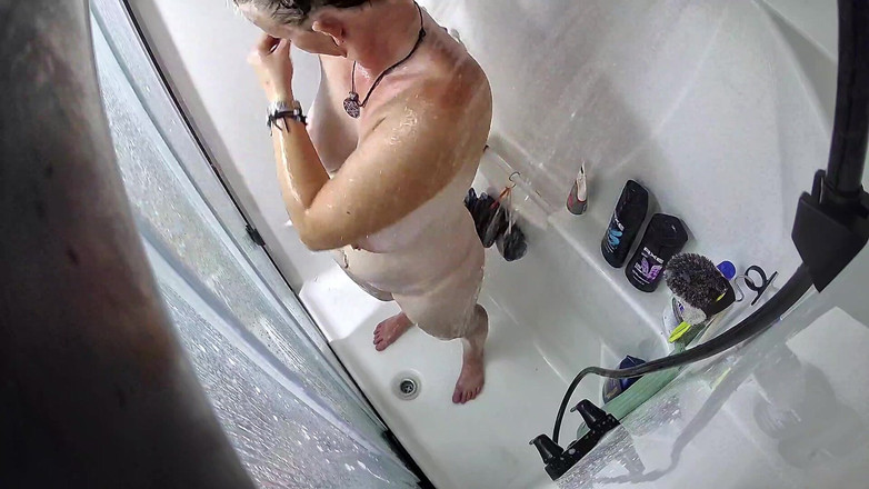 KittieNoOne: Beccato a fare una doccia veloce